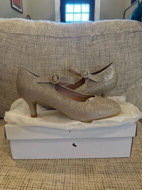 Women's Glitter Mary Jane Pumps in Gold